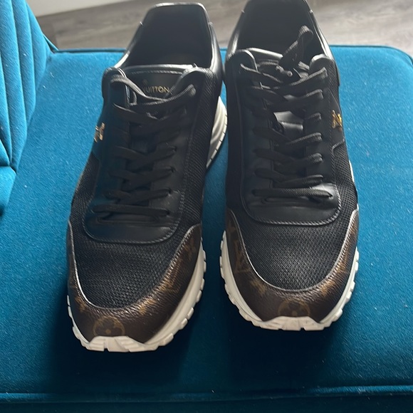 Men’s Louis Vuitton RUN AWAY SNEAKER EXCELLENT CONDITION - Picture 2 of 5